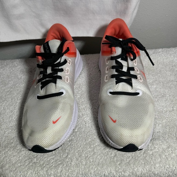 NIKE WOMEN QUEST size 9.5 has an orange/pink tone to it - Picture 4 of 9